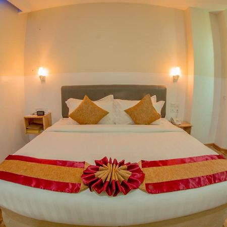Gold Leaf Hotel Mandalay Bagian luar foto