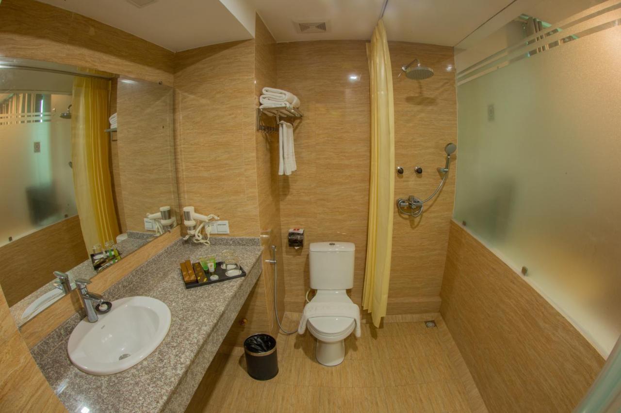 Gold Leaf Hotel Mandalay Bagian luar foto