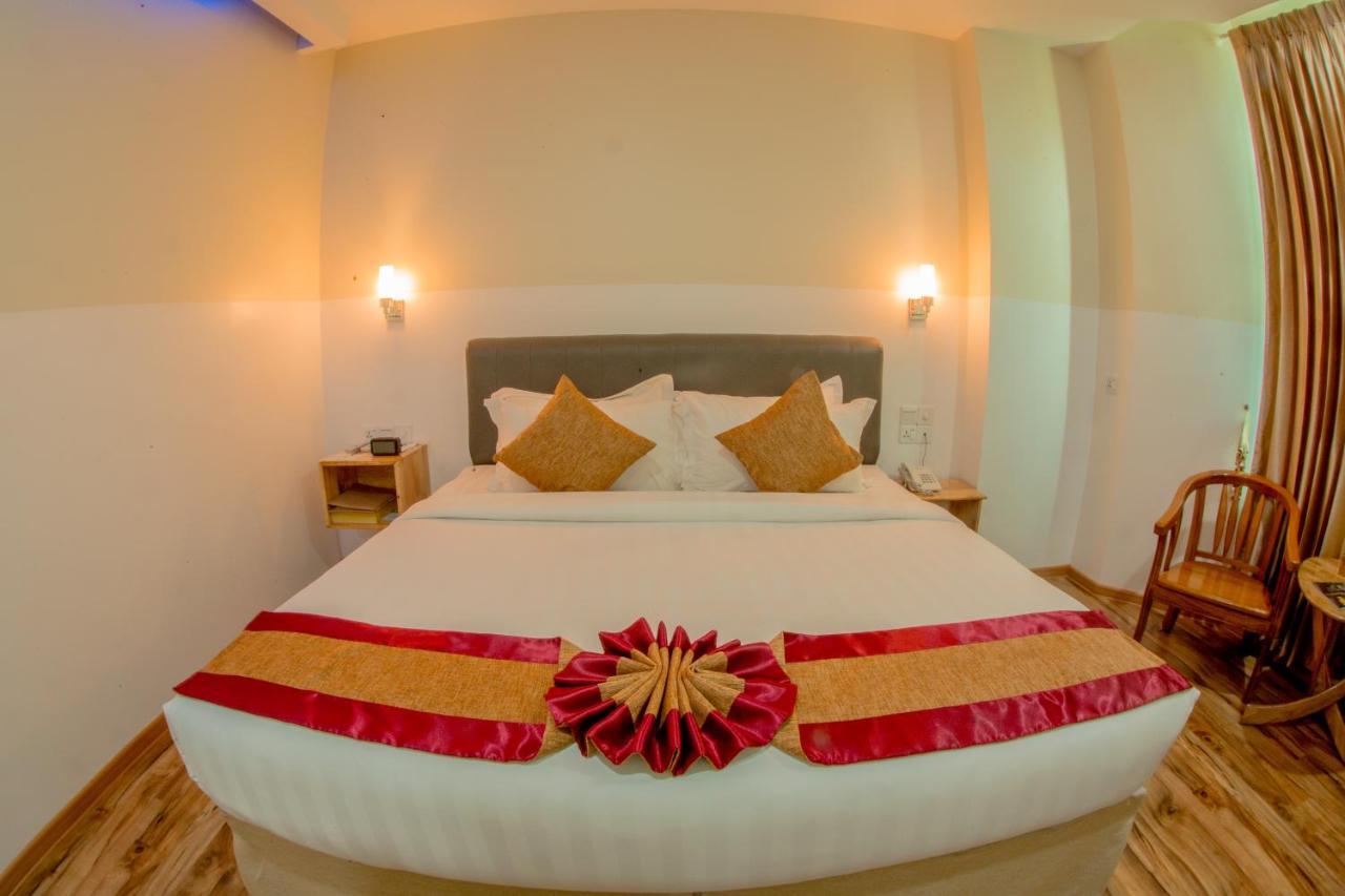 Gold Leaf Hotel Mandalay Bagian luar foto