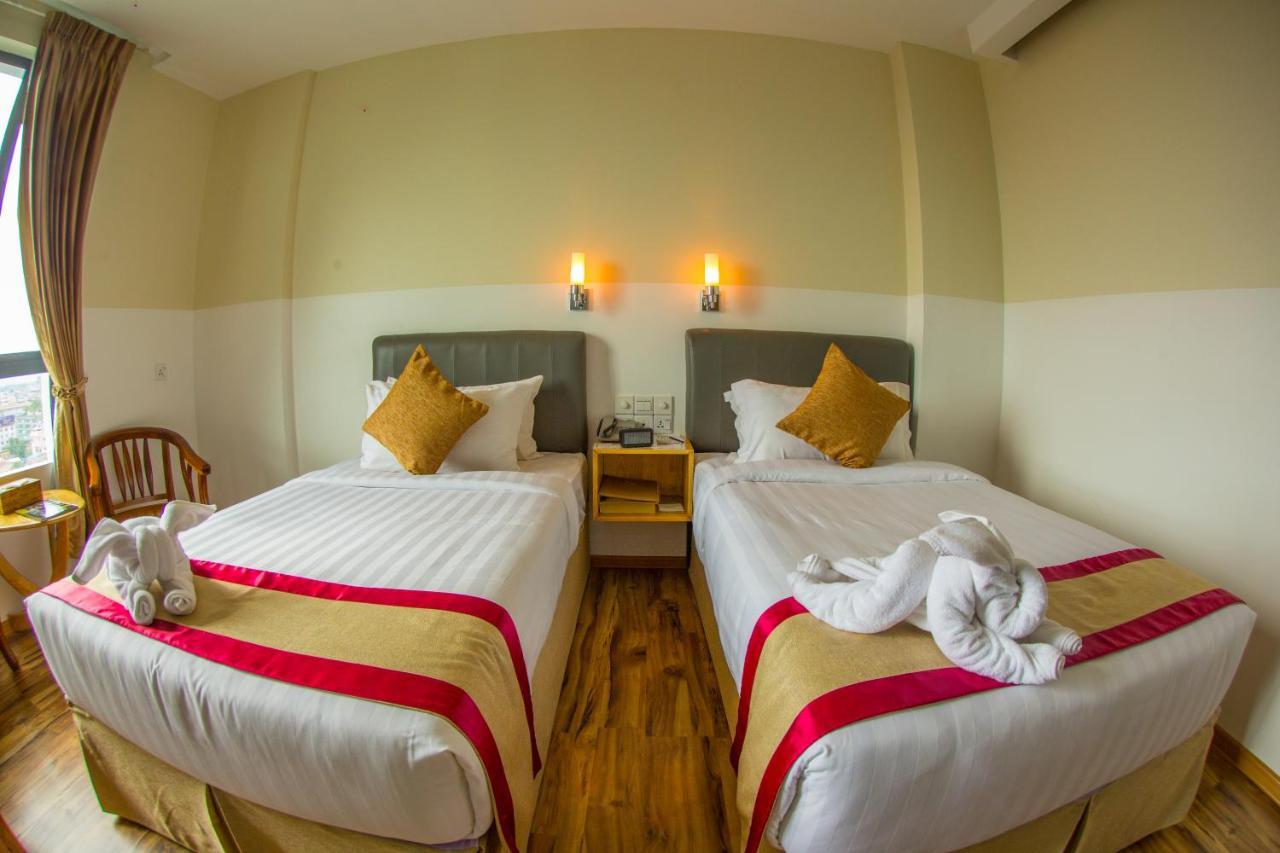 Gold Leaf Hotel Mandalay Bagian luar foto